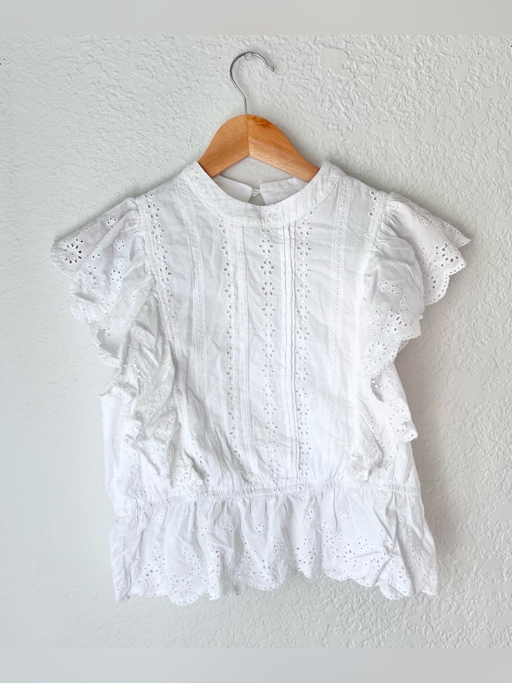 Pinch Boutique White Ruffle Eyelet Top Sz M